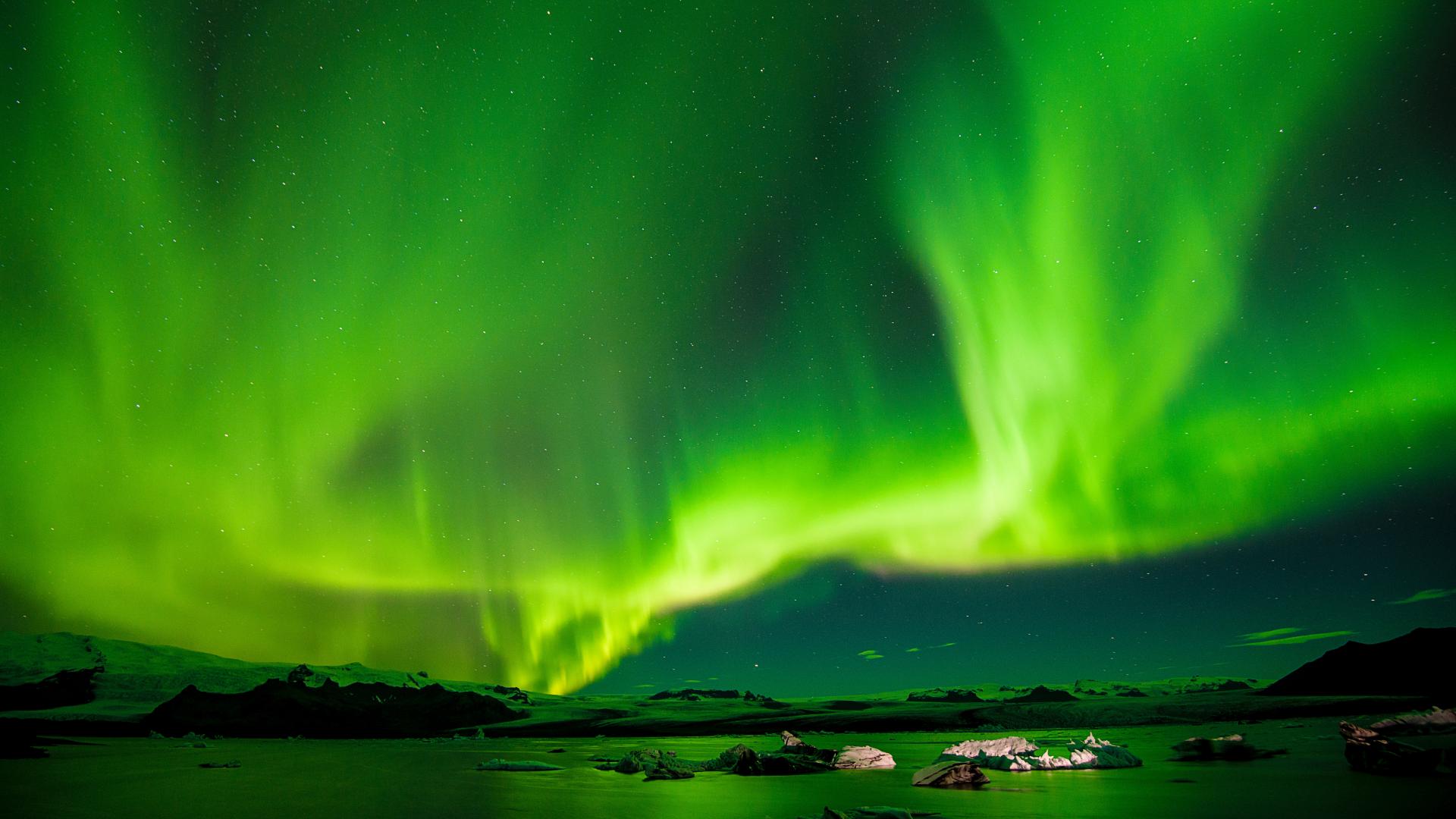 Northern Lights Lighting up Iceland's Skies
